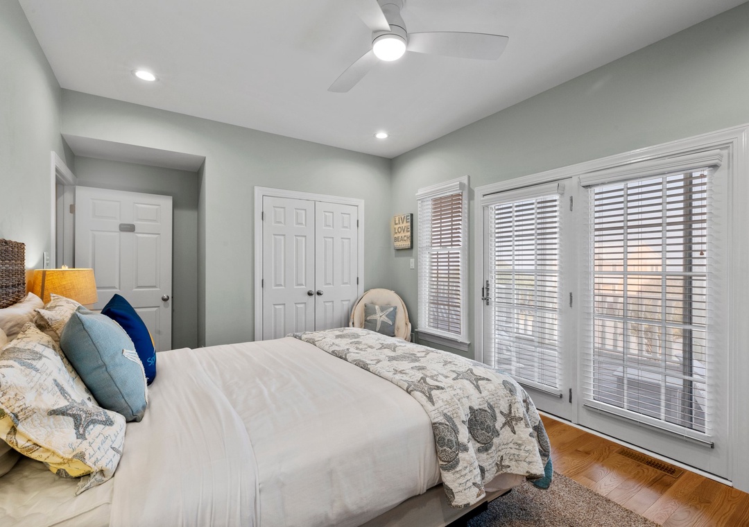 Mid-Floor Queen Room