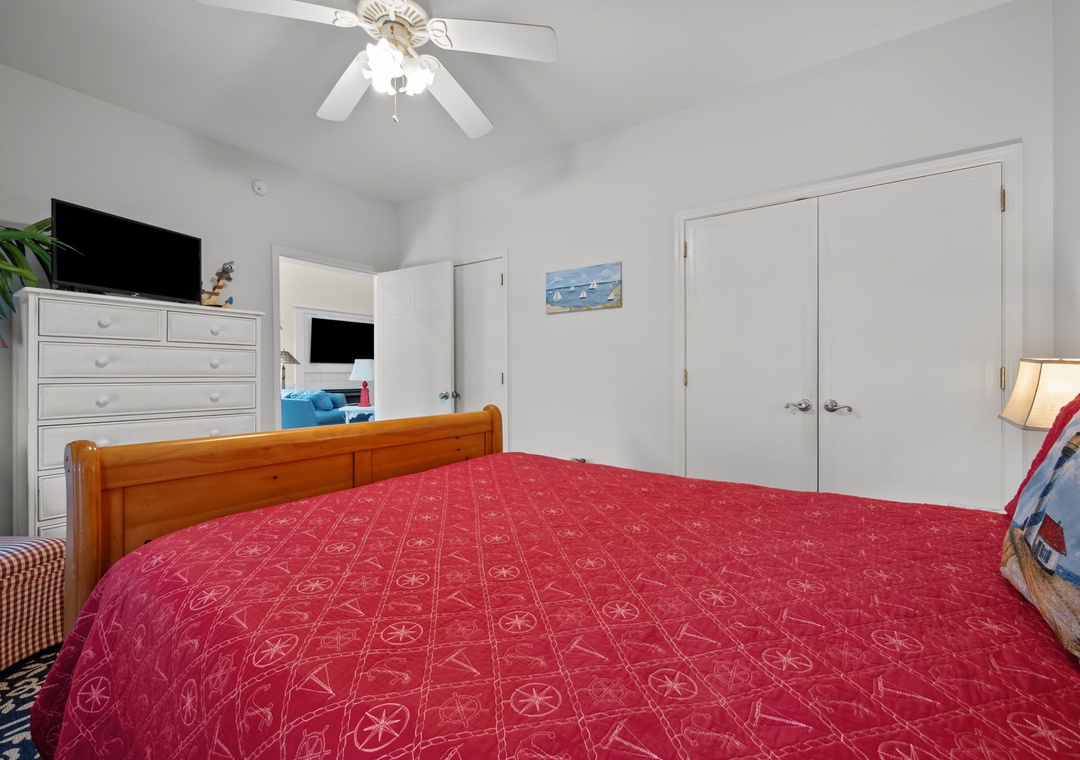 Main Floor Queen Suite