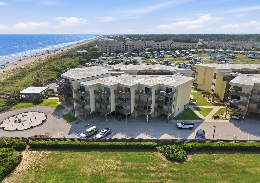 Char’s Cozy Condo | Community and Surrounding Area