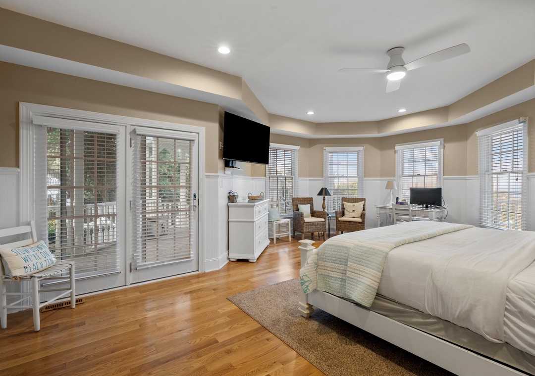 Primary King Suite (Mid-Floor)