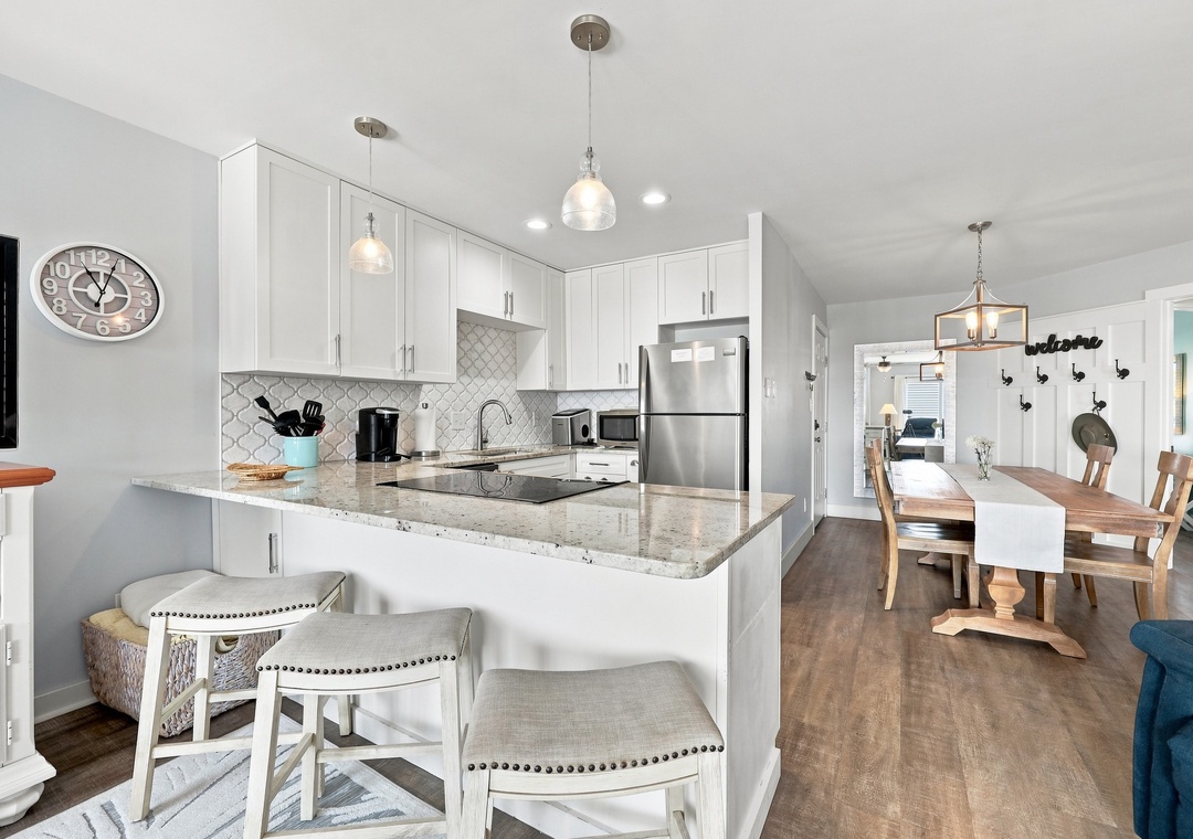 Oma’s Emerald Retreat | Kitchen and Dining Area