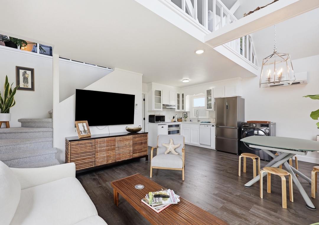 Dolphin Reach Up | Living Area