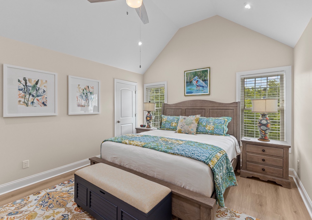 King Bedroom w/Bath - 3rd Level (Kid Nook)