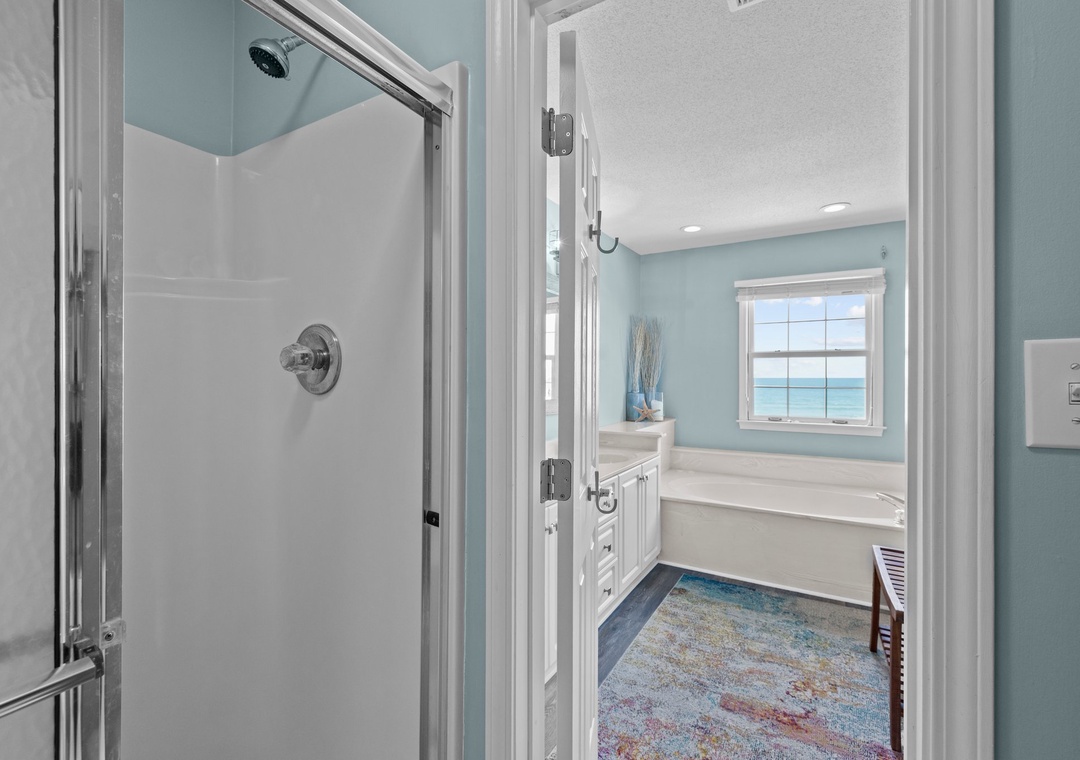 Ocean Front King Suite Bathroom