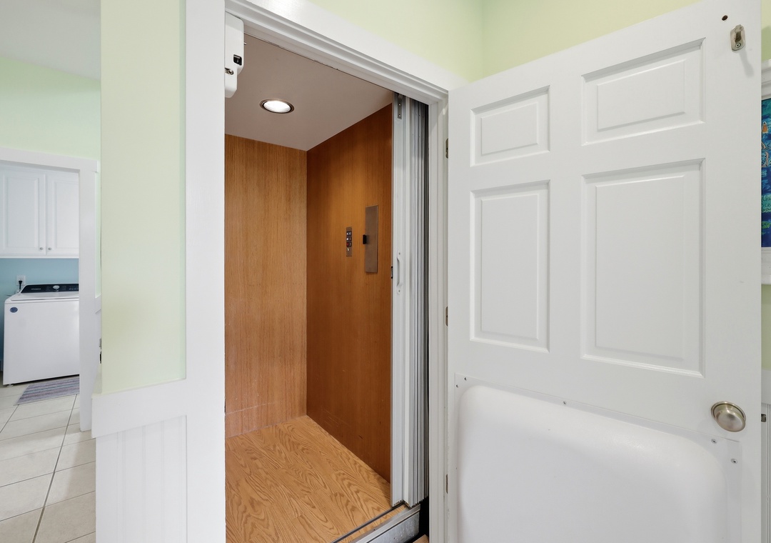 The building features a convenient elevator for easy access to your unit, along with a nearby laundry room and full kitchen ready for your stay.