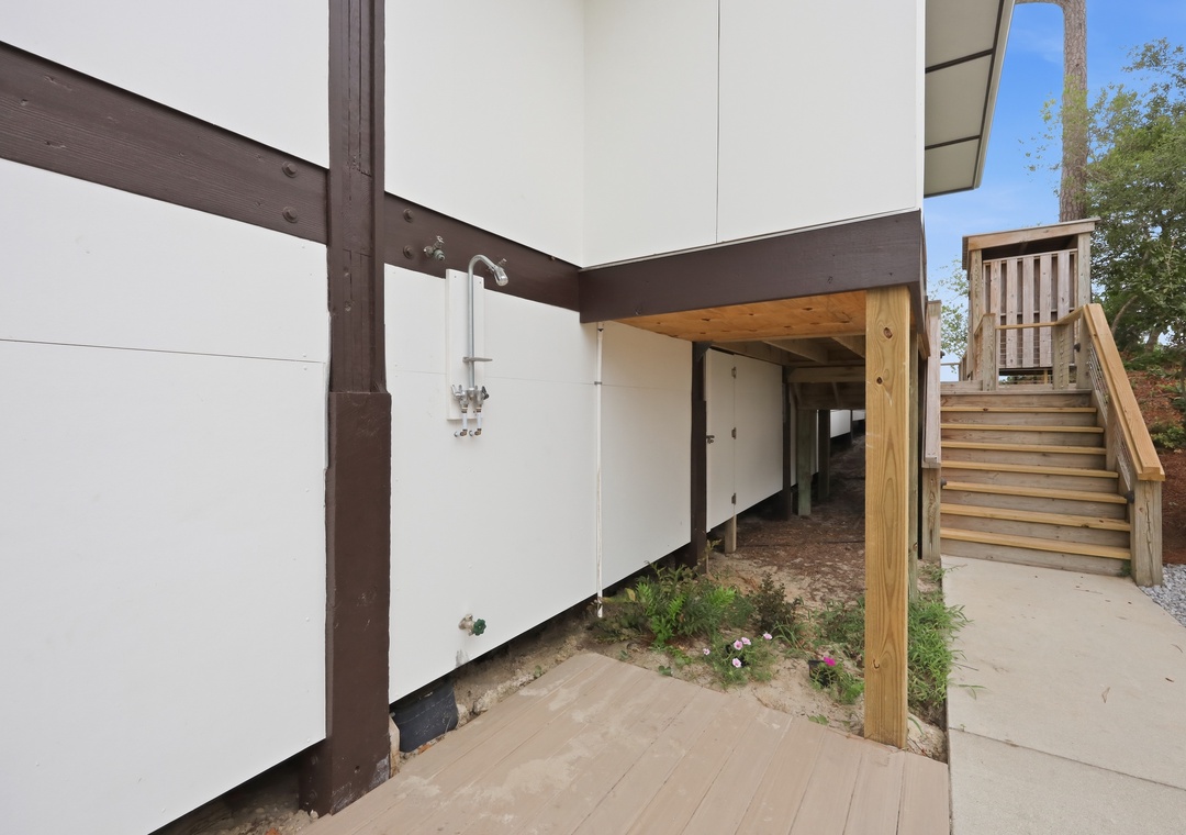 Bogue House | Outdoor Shower