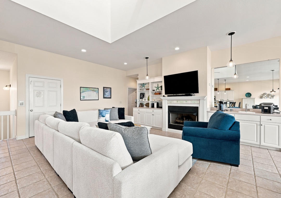 Sea Dream | Top Level Living Area