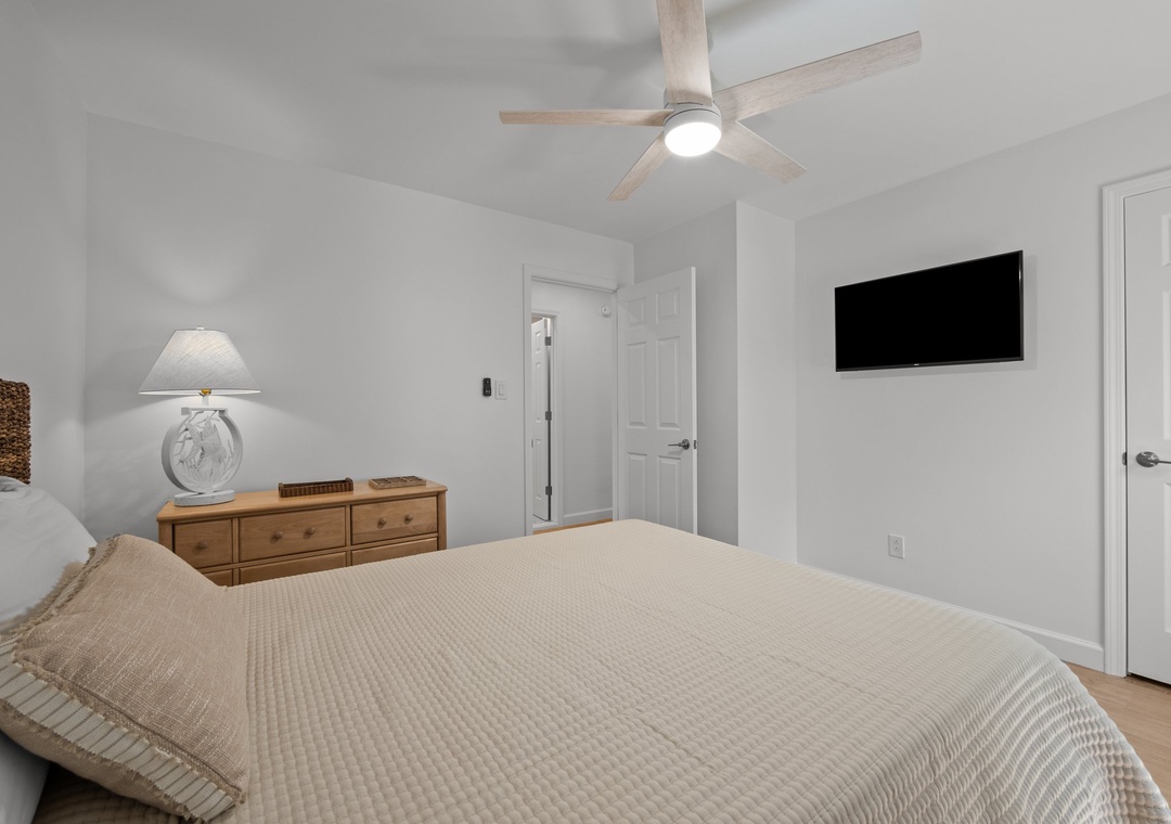 Queen Bedroom