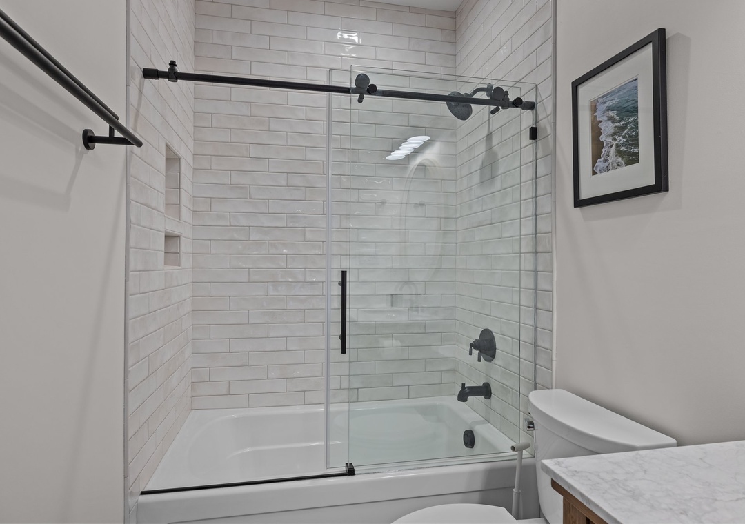 2nd Floor Queen Ensuite