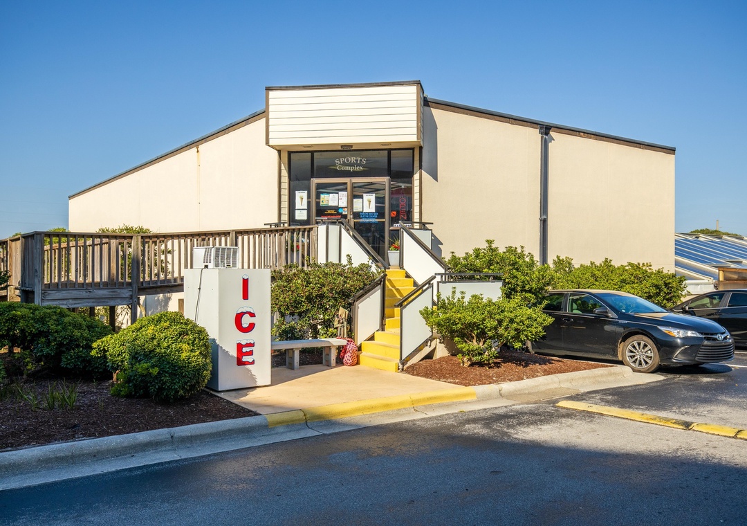 Summer Winds B-233 | Community Office