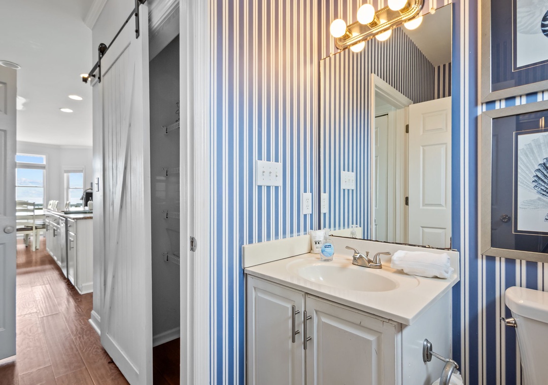 Mid-Floor Hallway Bathroom