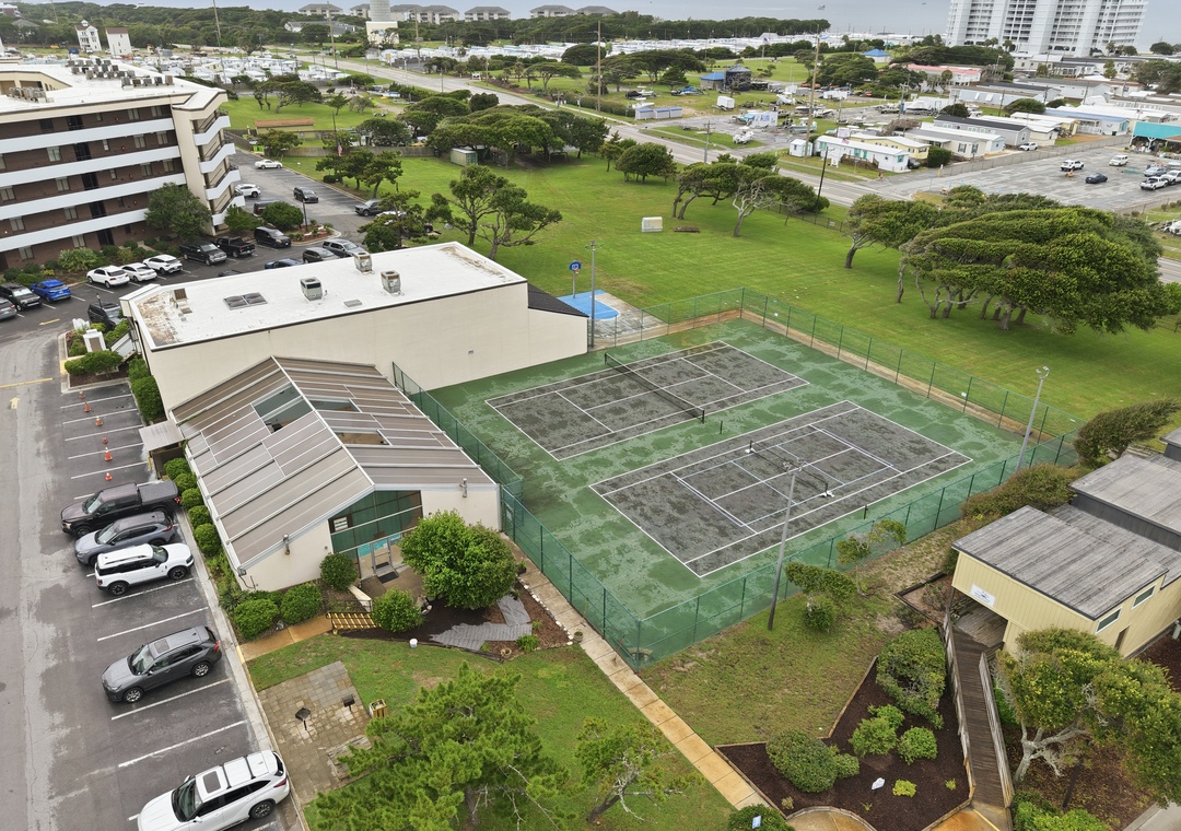 Summer Winds B-233 | Community Tennis Courts