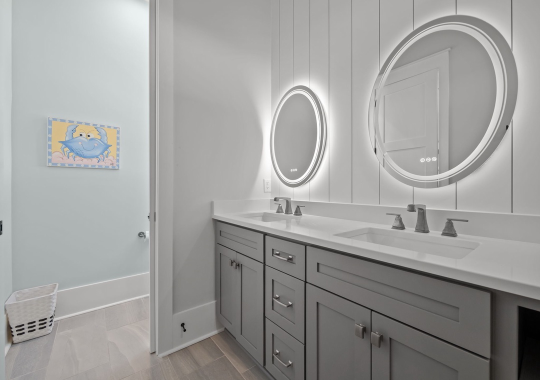 MIDFLOOR KING 2 VANITY