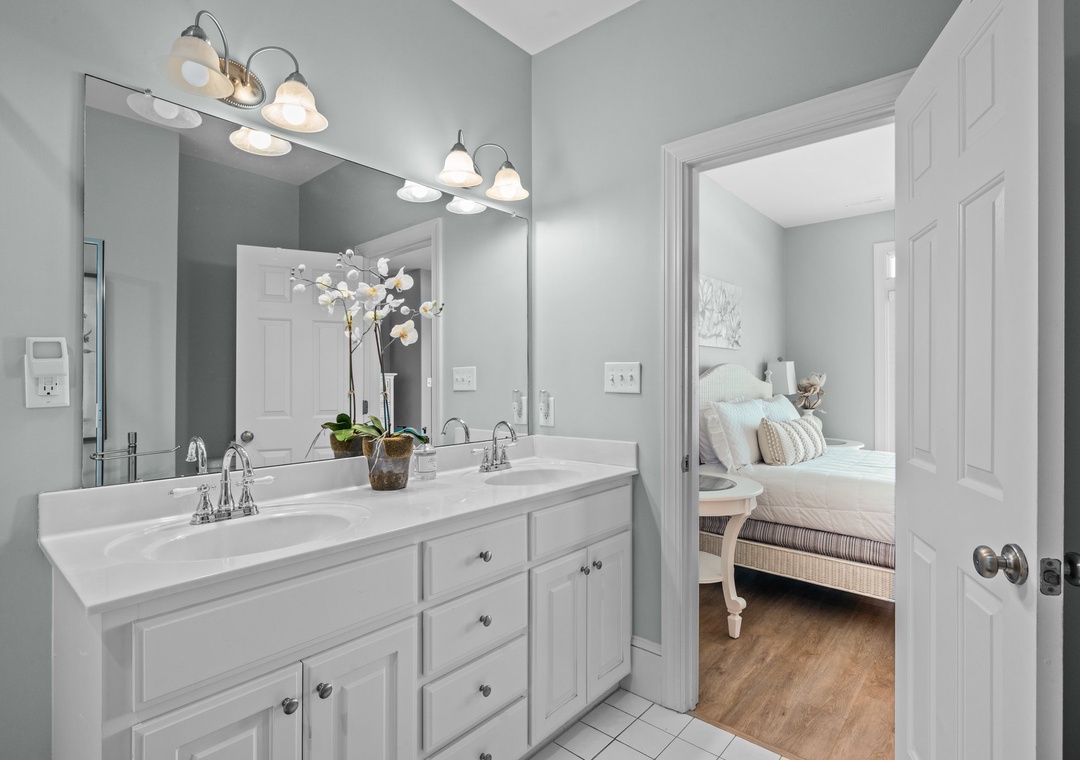 1 Attached Bathroom