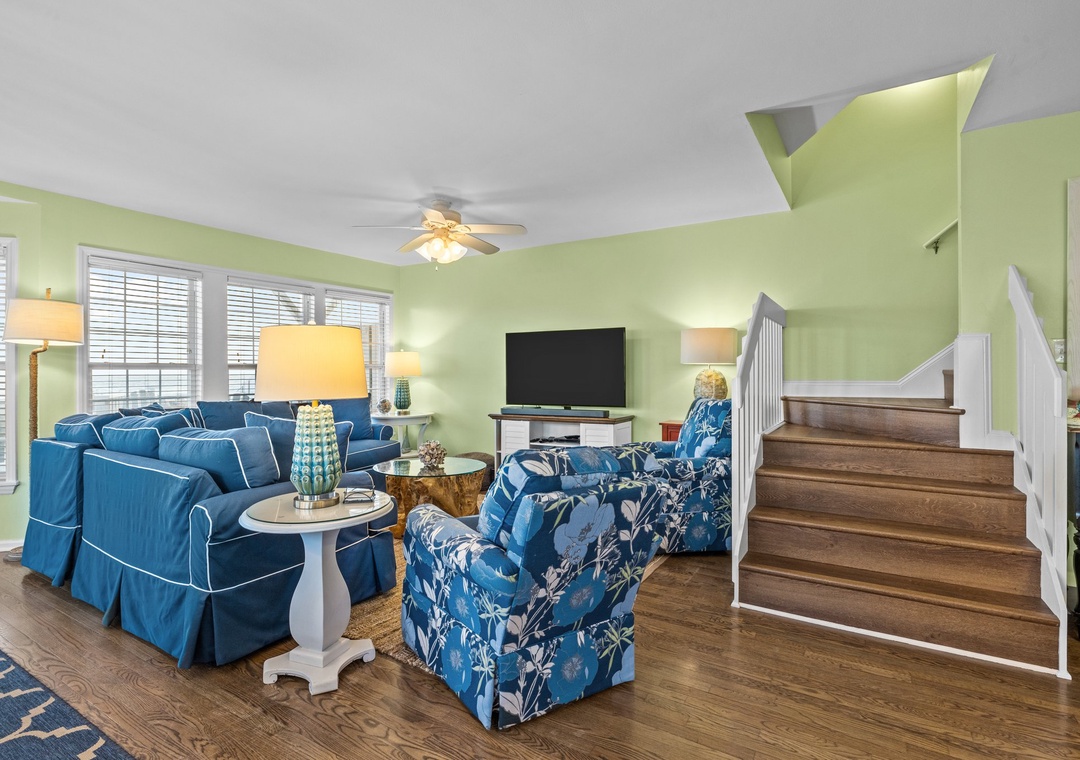 Living Room Area w/ Smart TV