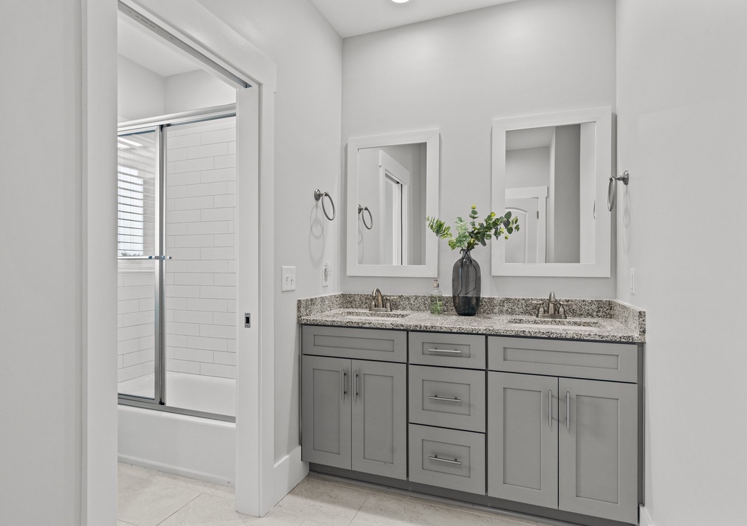 Waverlie's Watch | Bathroom
