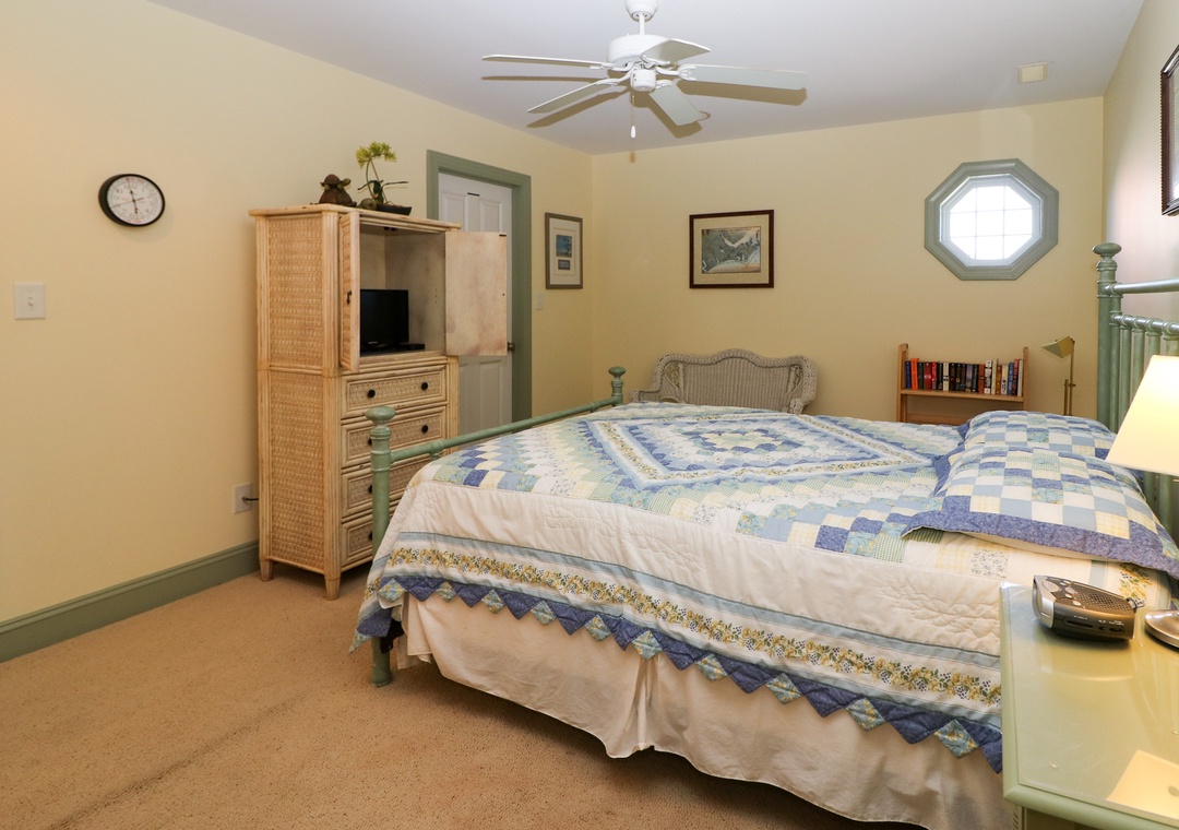 Queen Bedroom