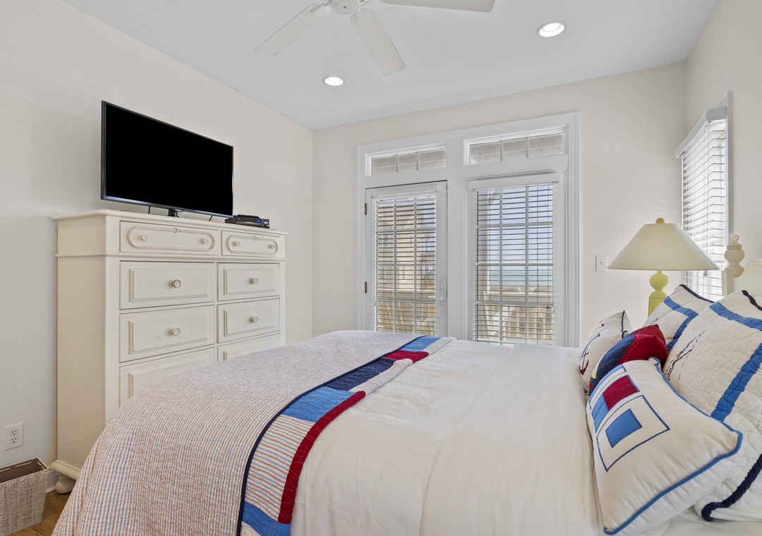 Queen Bedroom