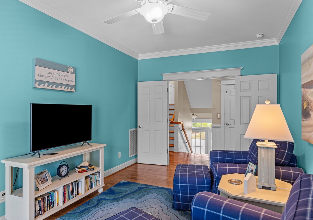 midfloor master sitting area