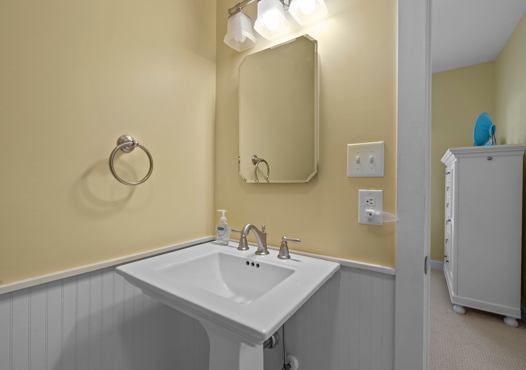 Main Floor Queen Room Bathroom