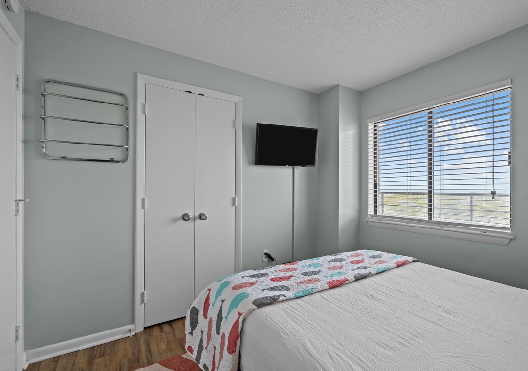 Queen Bedroom