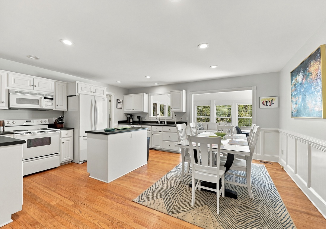 SpinAway | Ground Level Kitchen & Dining