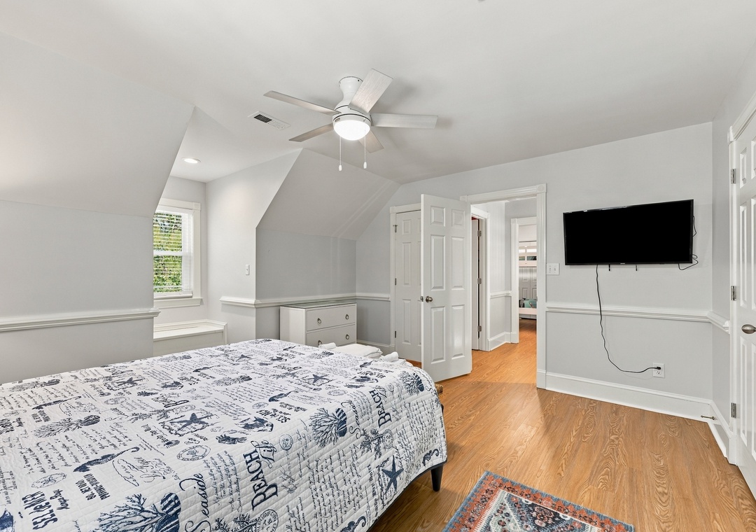 SpinAway | Top Level Queen Bedroom