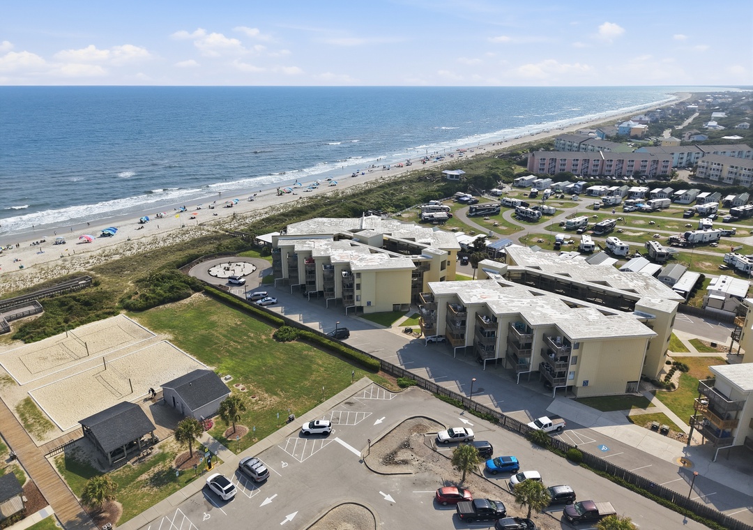 Char’s Cozy Condo | Beachside Community
