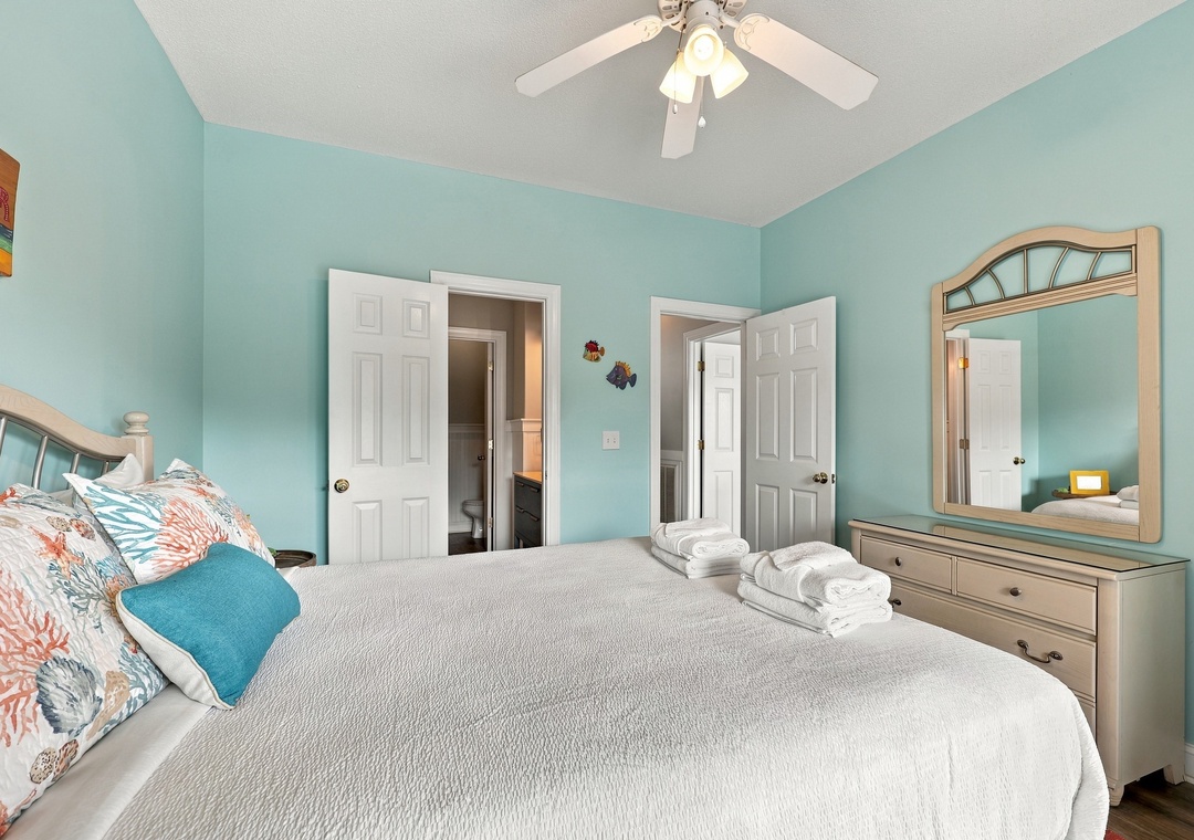 A Time to Remember | Mid Level Queen Bedroom