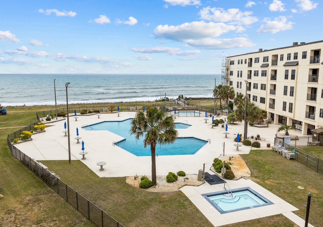 Summer Winds B-233 | Community Pool