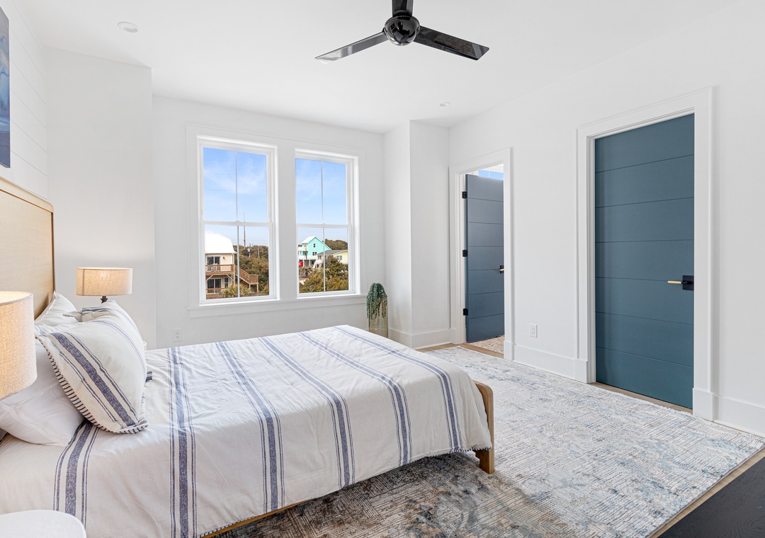 Sea Spray East | Queen Bedroom