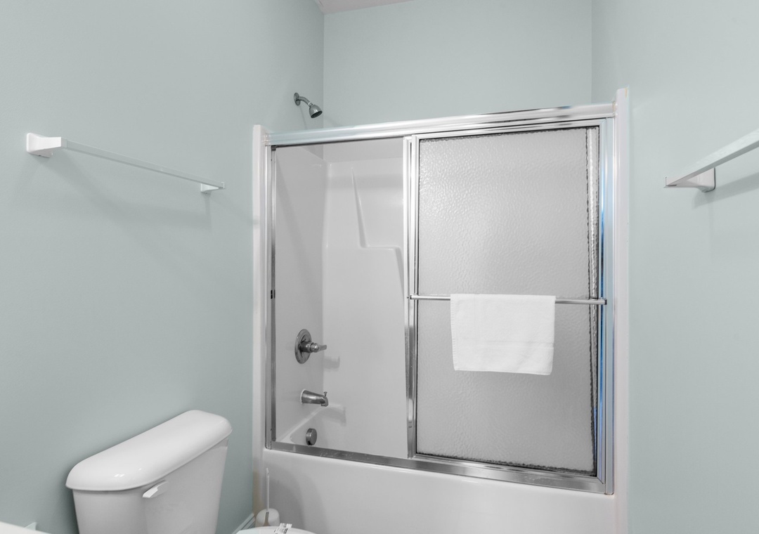 Queen Suite Bathroom