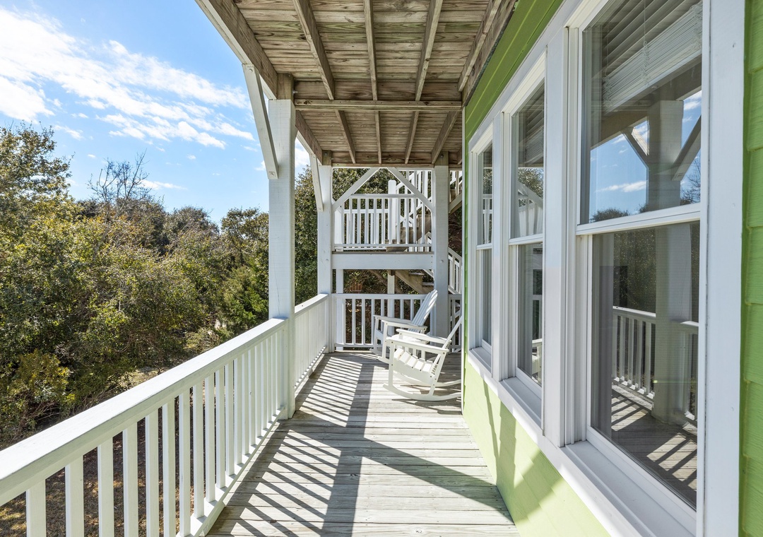 Mid-Floor Deck