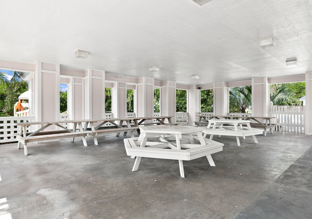 Spinnaker's Reach Outdoor Seating