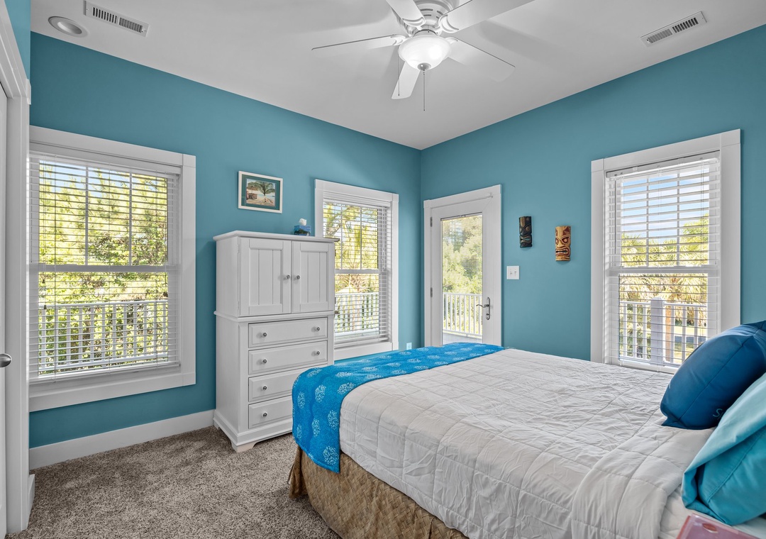 Queen Bedroom - 2nd Floor