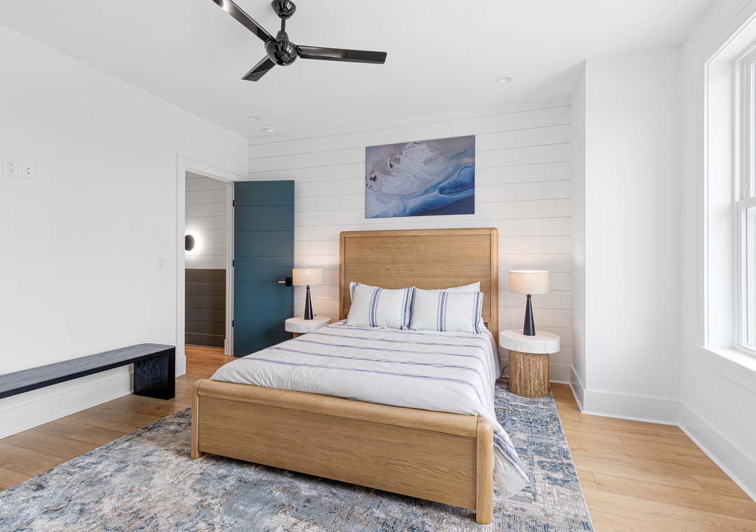 Sea Spray East | Queen Bedroom