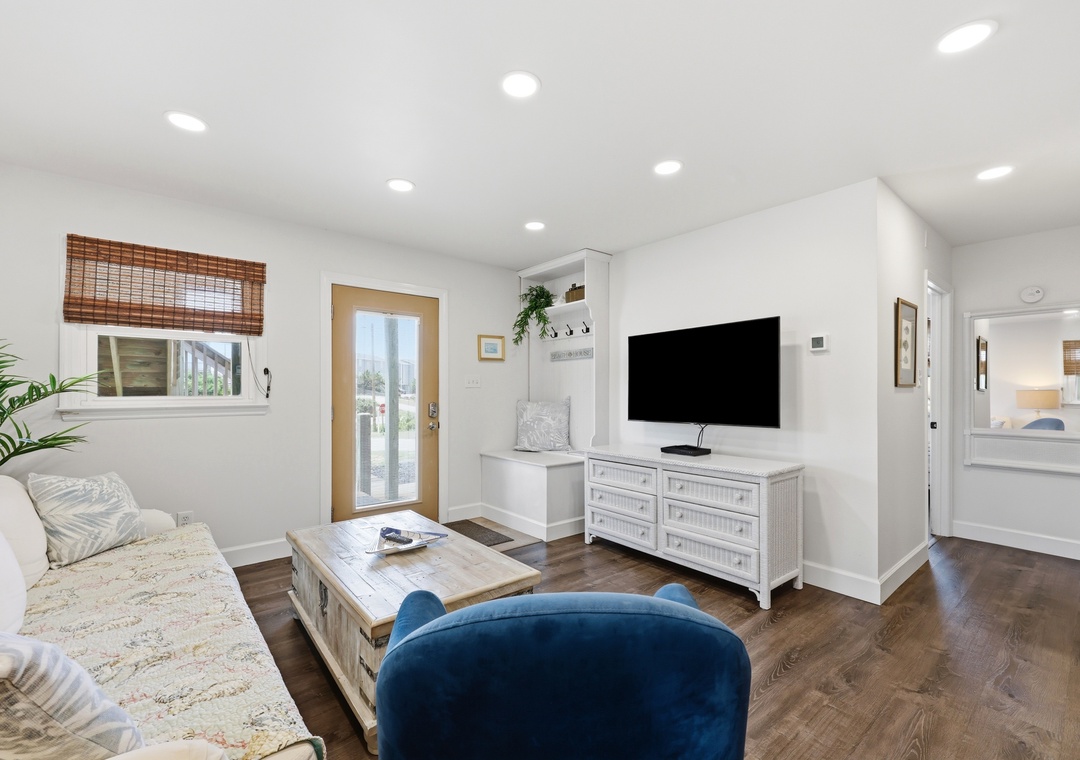 Dolphin Reach Down | Living Area