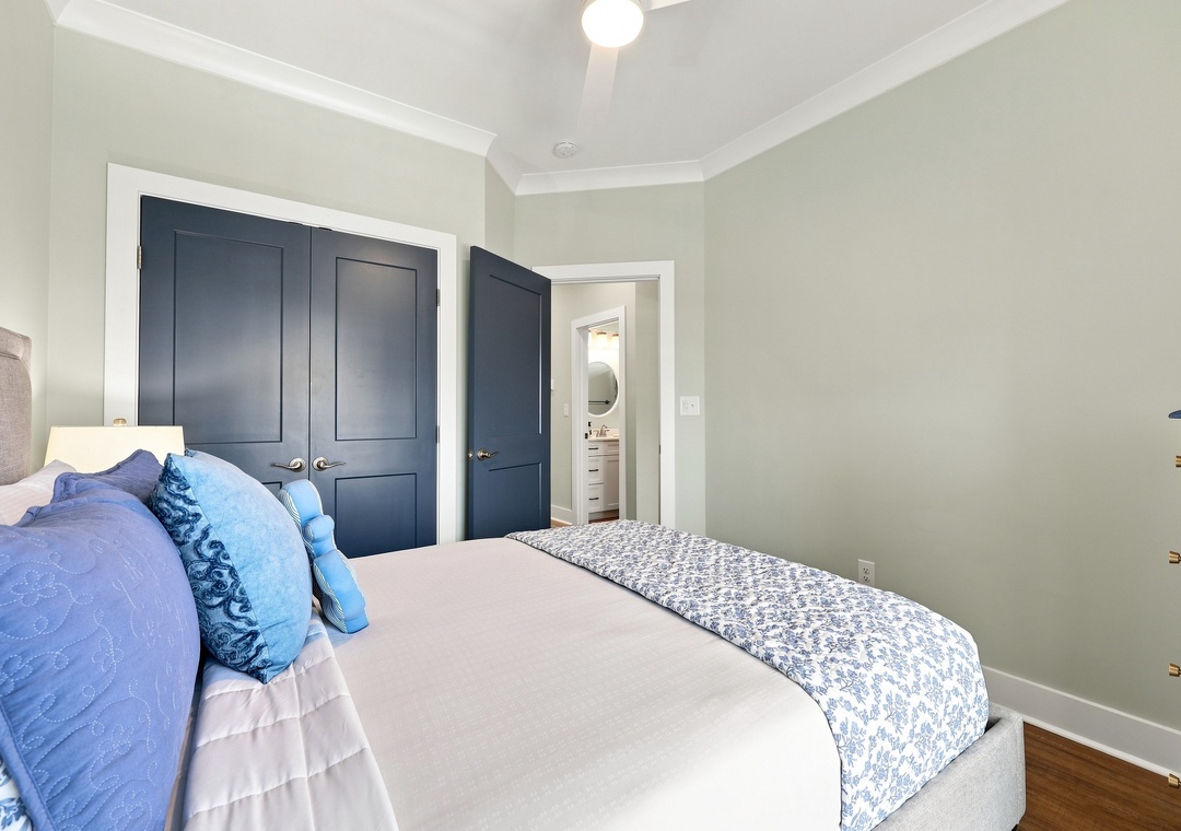 Emerality | Second Level Queen Bedroom