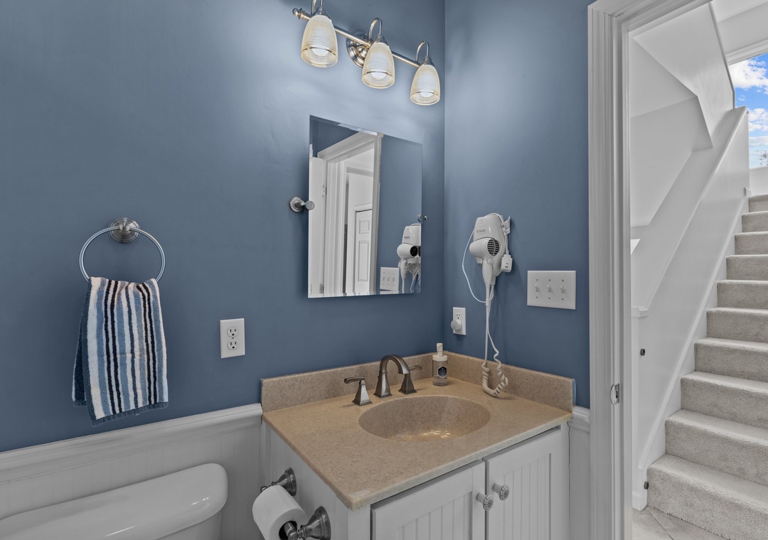 Mid-Floor Hallway Bathroom