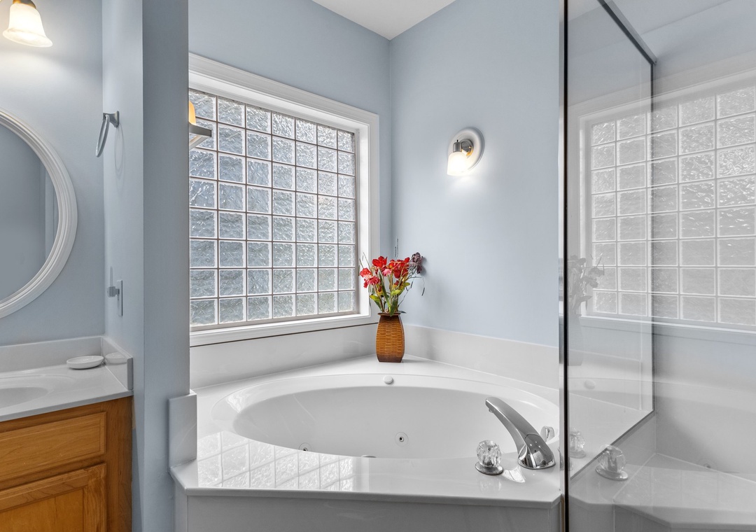 King Suite Soaking Tub