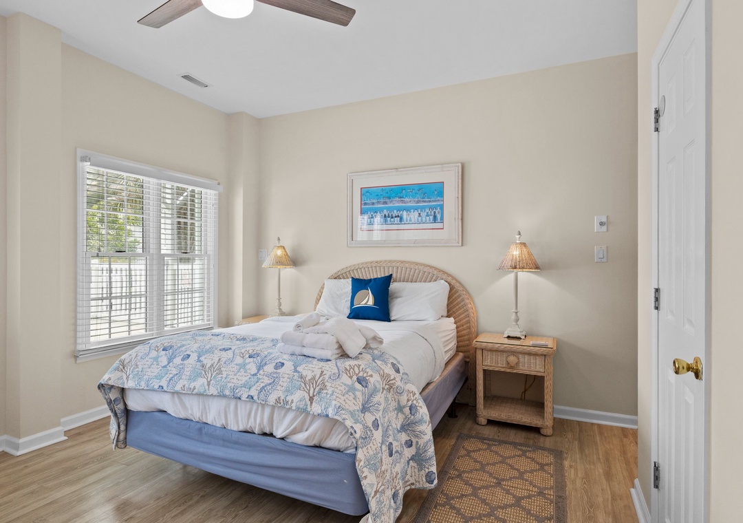 Mid-Floor Queen Room
