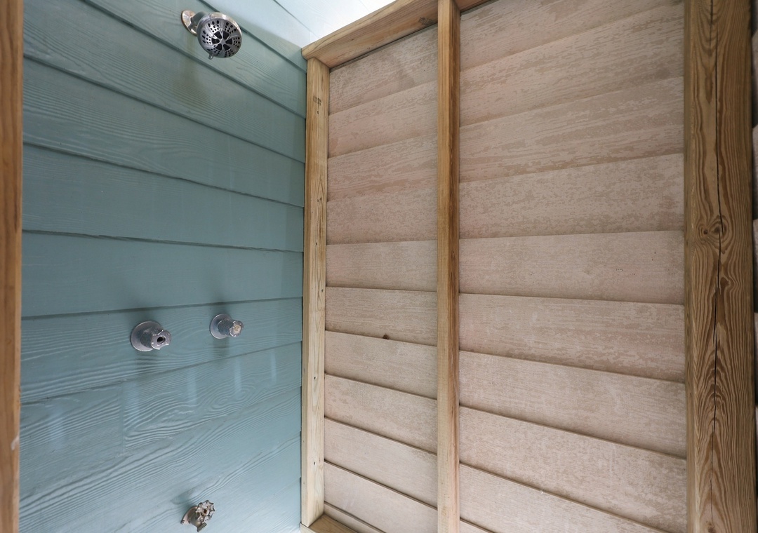 A Time to Remember | Outdoor Shower