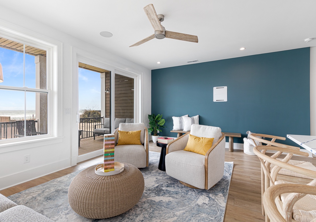 Sea Spray East | Lounge