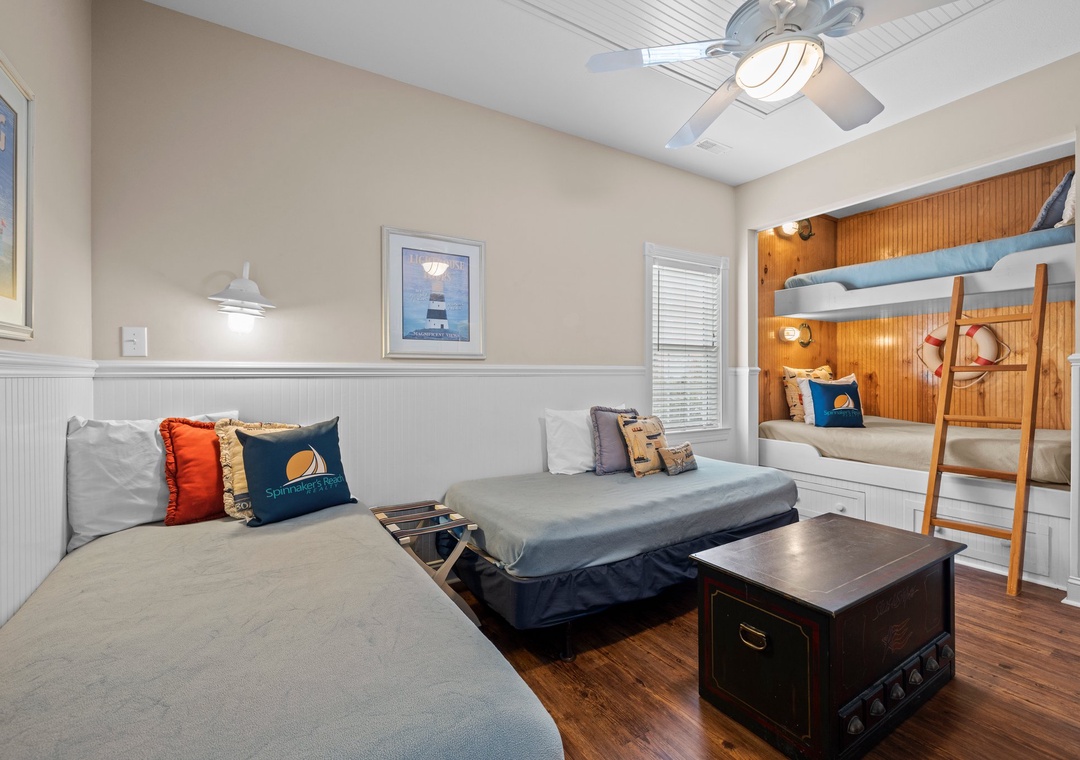 2 Bunk Bedroom