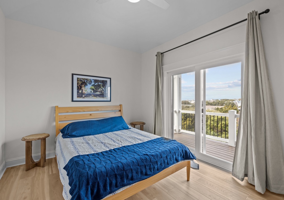 3rd Floor Queen- Soundview