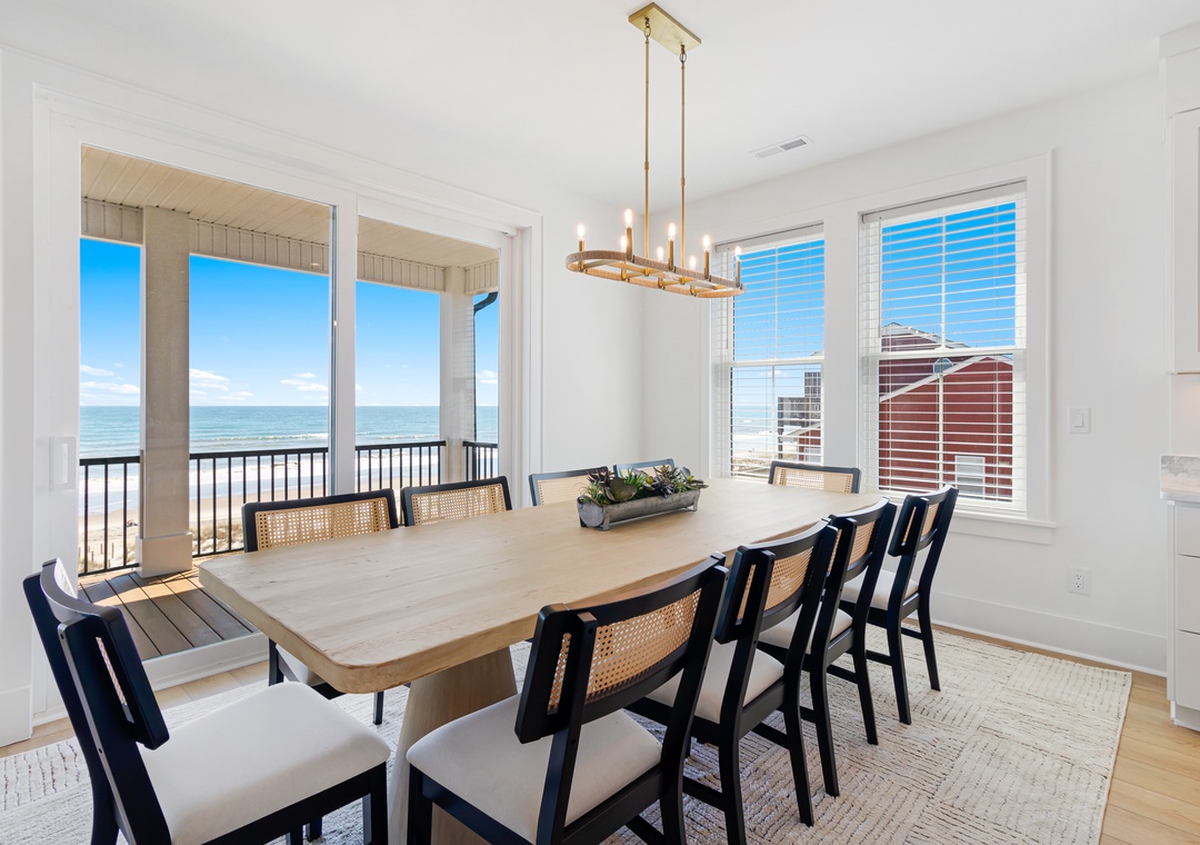 Sea Spray West | Oceanfront Dining Area