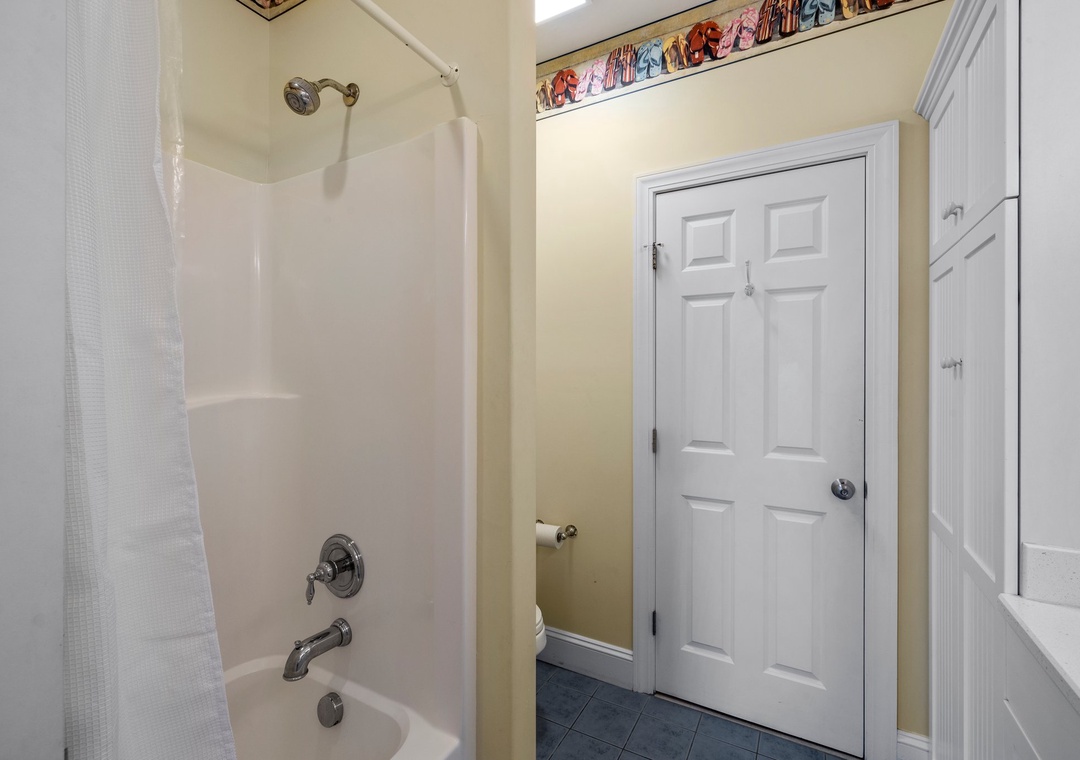 2 Attached bathroom