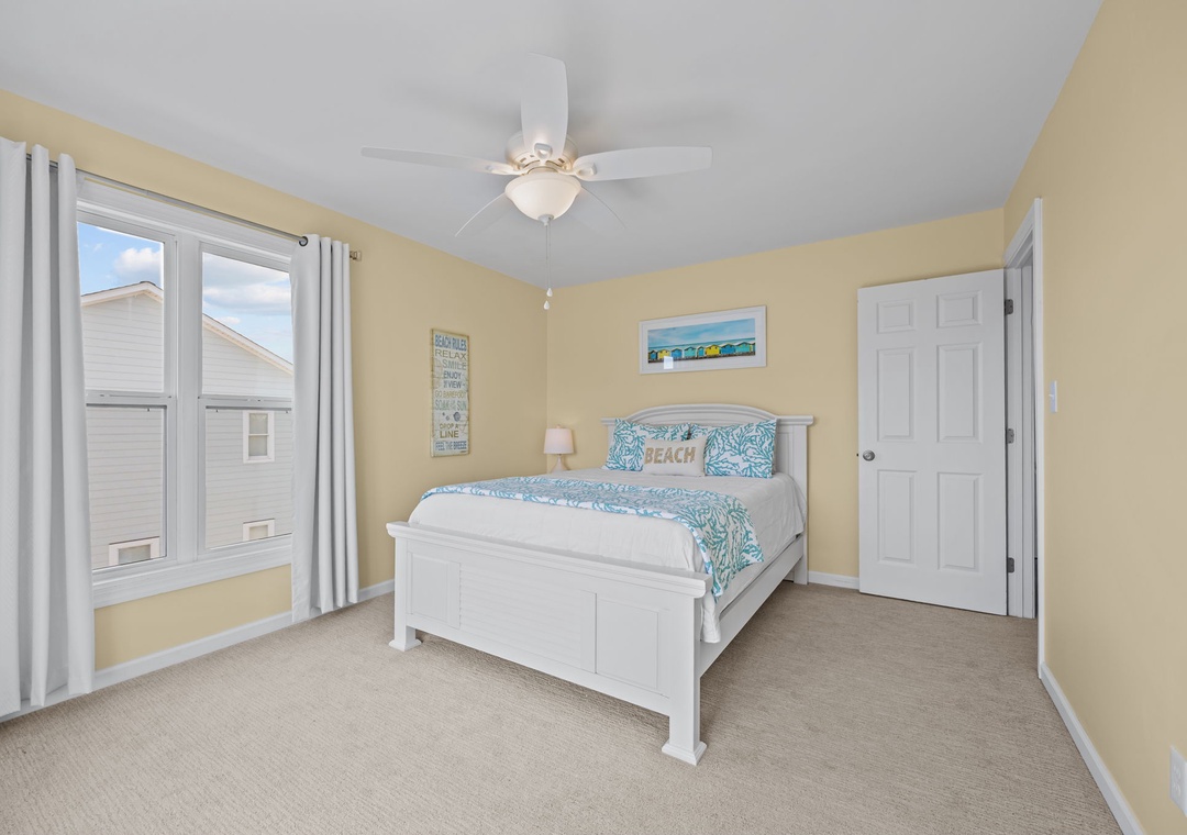 Drift off in this sunny bedroom with coastal decor and a ceiling fan keeping you cool throughout your stay.
