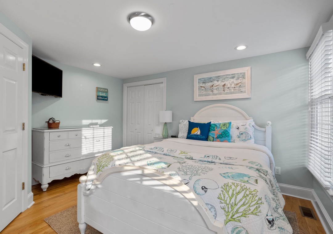 Mid-Floor Queen Room