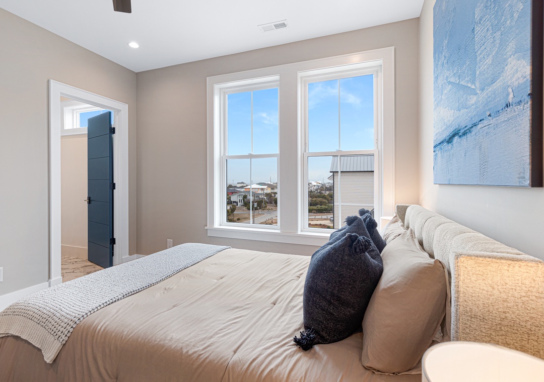 Sea Spray East | Queen Bedroom